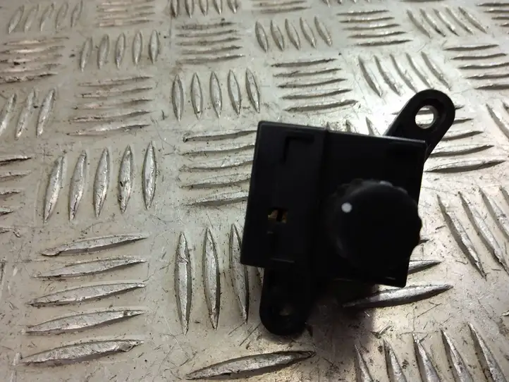 Lexus LS 460 (2006 - 2009)   Включатель регулировки звука