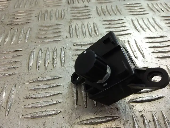 Lexus LS 460 (2006 - 2009)   Включатель регулировки звука