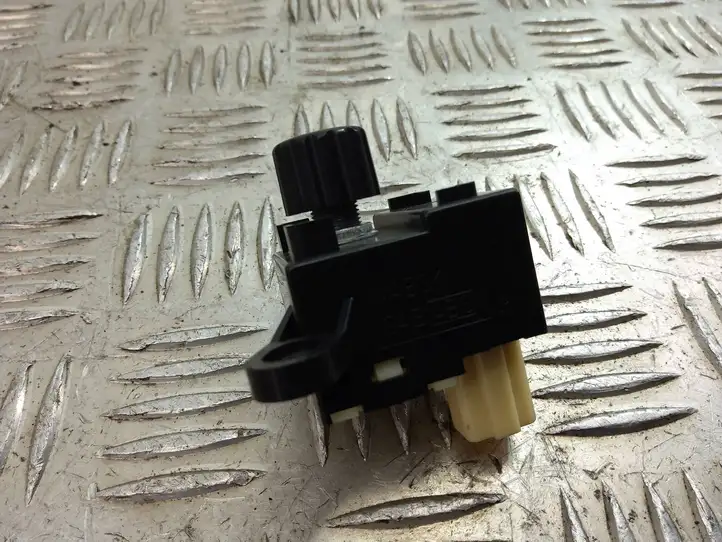 Lexus LS 460 (2006 - 2009)   Включатель регулировки звука