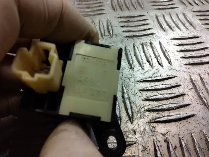 Lexus LS 460 (2006 - 2009)   Включатель регулировки звука