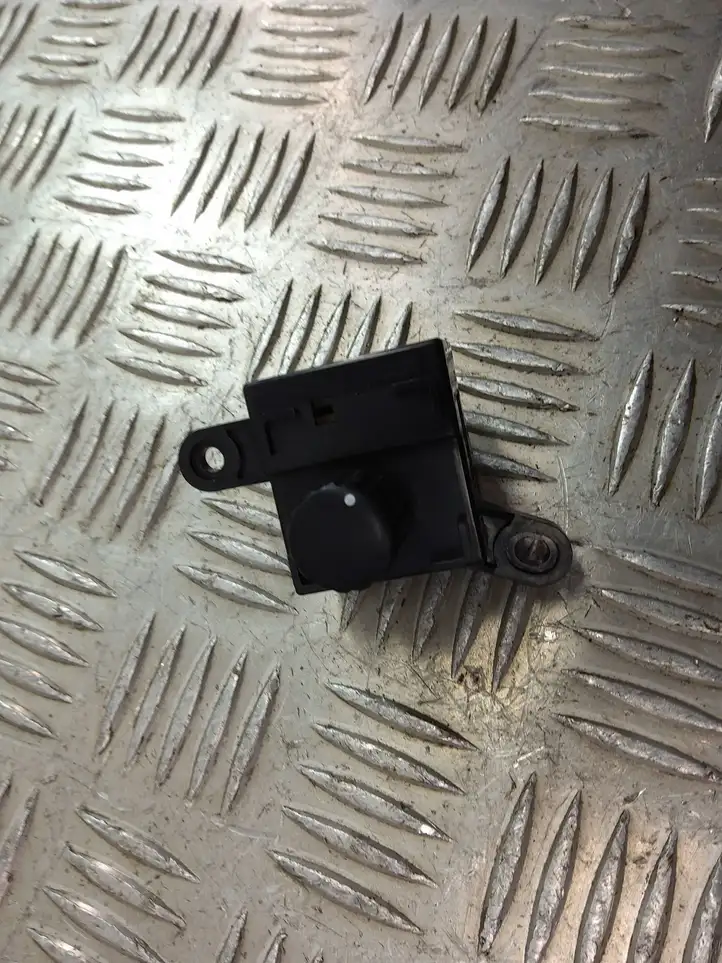 Lexus LS 460 (2006 - 2009)   Включатель регулировки звука