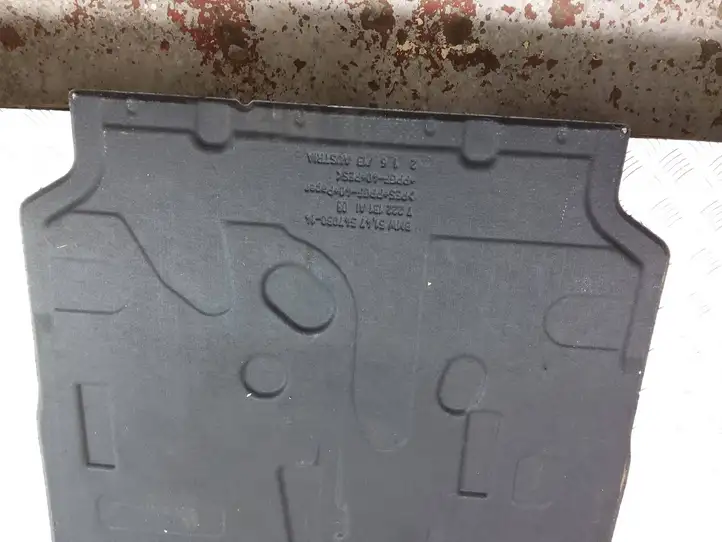 BMW 5 F10 F11 (2009 - 2016)  7222131 Нижний отделочный щит бока багажника