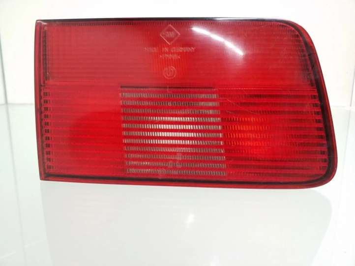 BMW 5 E39 (1996 - 2003)  8361673 Задний фонарь в крышке багажника