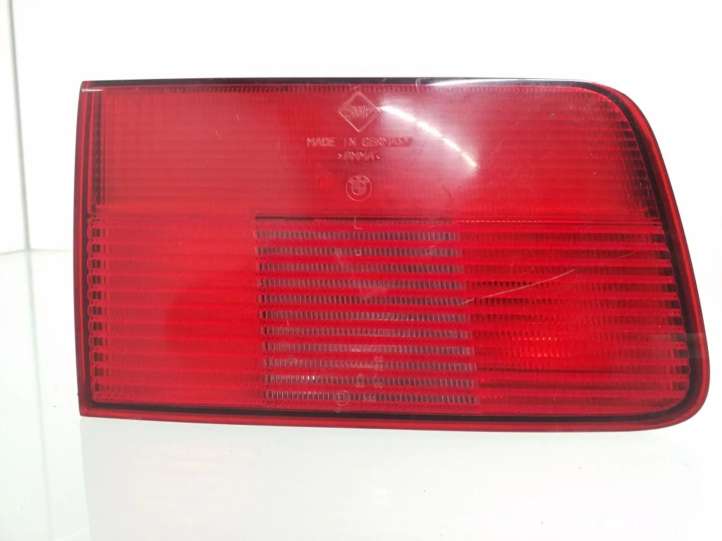 BMW 5 E39 (1996 - 2003)  8361673 Задний фонарь в крышке багажника