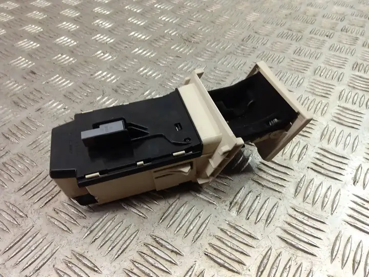 Lexus LS 460 (2006 - 2009)  1A9B2-002G Ящик для вещей