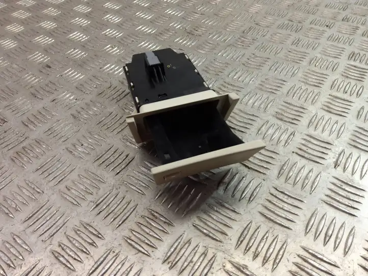 Lexus LS 460 (2006 - 2009)  1A9B2-002G Ящик для вещей