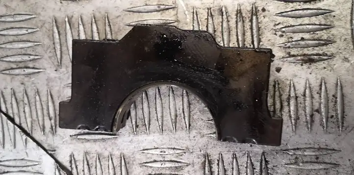 BMW 5 E60 E61 (2004 - 2010)   Другая деталь отсека двигателя