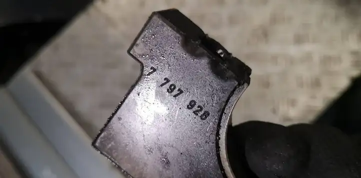 BMW 5 E60 E61 (2004 - 2010)   Другая деталь отсека двигателя