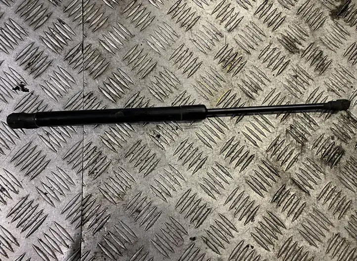 Volkswagen Caddy (1995 - 2004)    Амортизатор капота