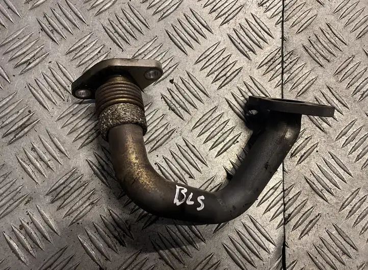 Volkswagen (2003 - 2010) Трубка EGR — фото 1