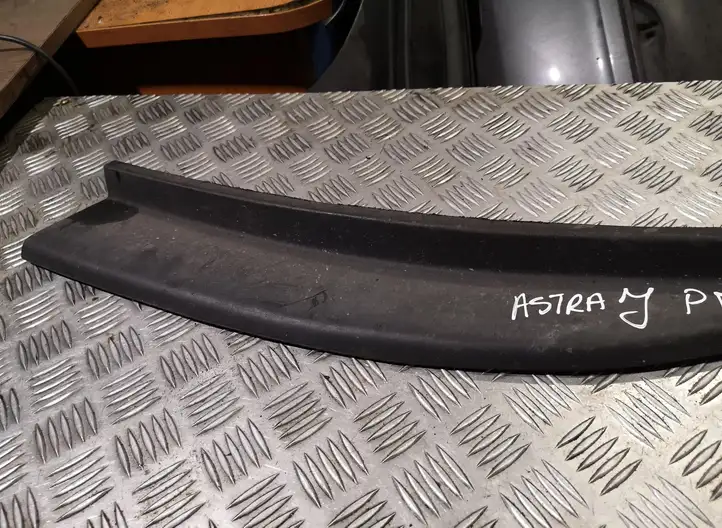 Opel Astra (2009 - 2012)   Нижняя часть бампера (губа)