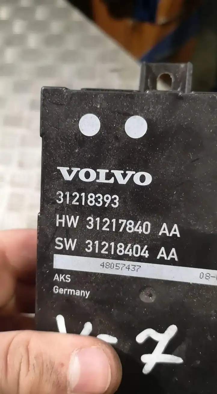 Volvo V70 (2007 - 2013) Блок управления крышкой багажника — фото 2