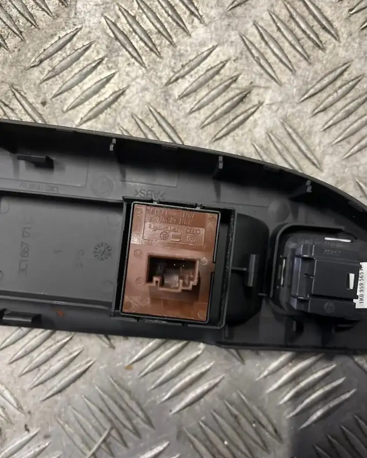 Volkswagen PASSAT B6 (2005 - 2010) Кнопка стеклоподъемников — фото 3