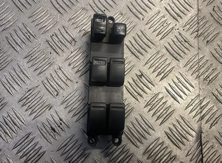 Nissan X-Trail T30 (2001 - 2007)   Другие включатели / ручки/ переключатели