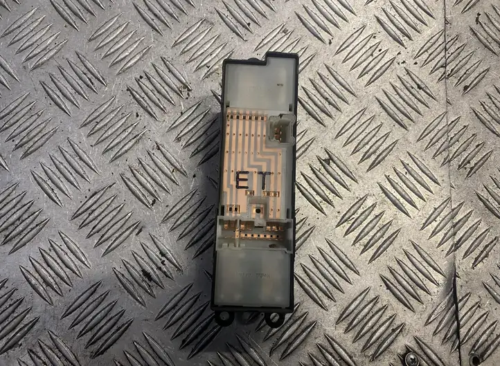 Nissan X-Trail T30 (2001 - 2007)   Другие включатели / ручки/ переключатели