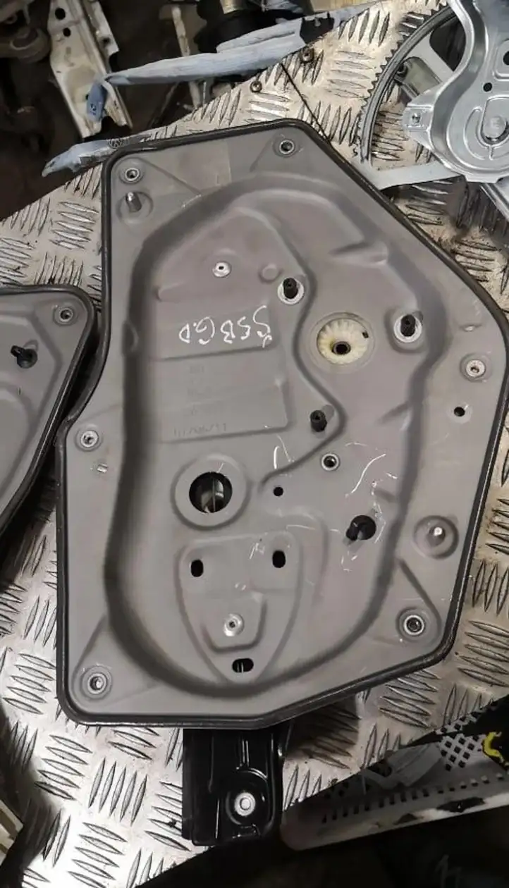 Skoda Superb B6 (3T) (2008 - 2015)    Механизм для электрического подъема окон задней двери (без двигателя)