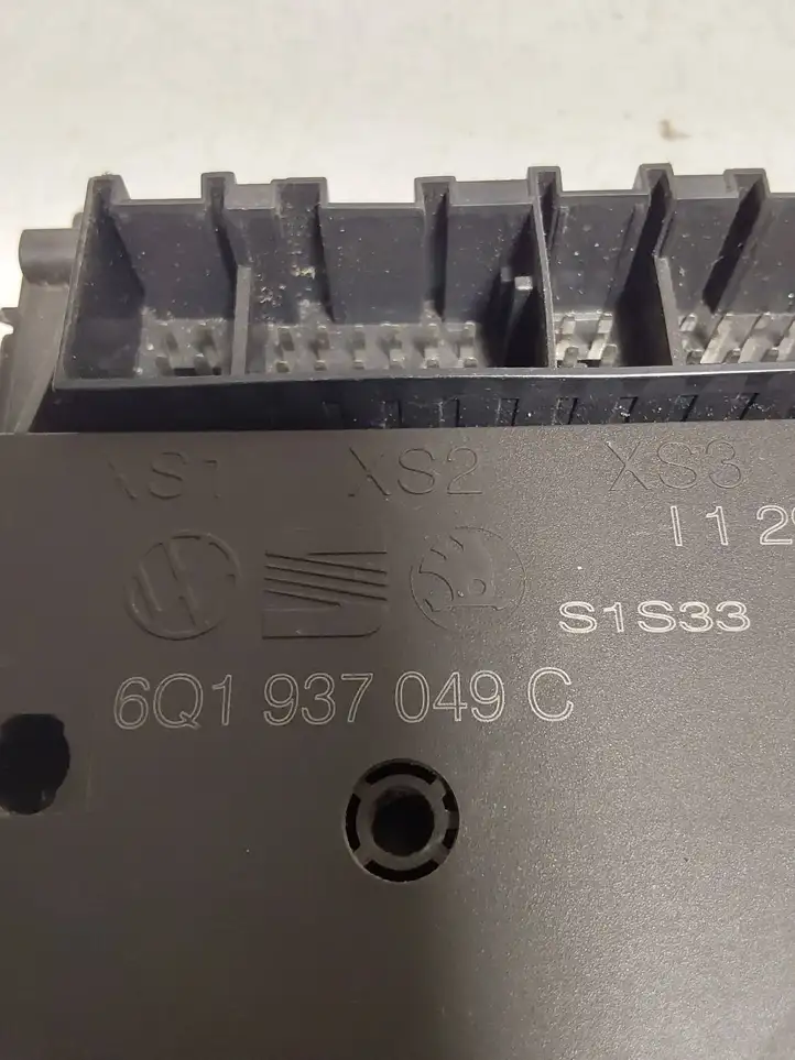 Seat Ibiza III (6L) (2002 - 2008)  6Q1937049C Mодуль kомфортa