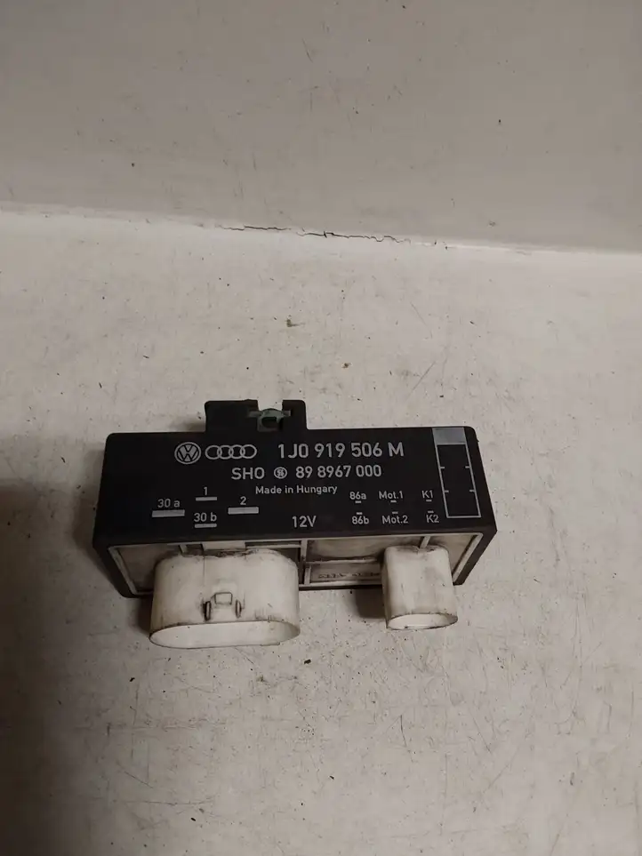 Seat Ibiza III (6L) (2002 - 2008)  898967000 Реле вентилятора охлаждения