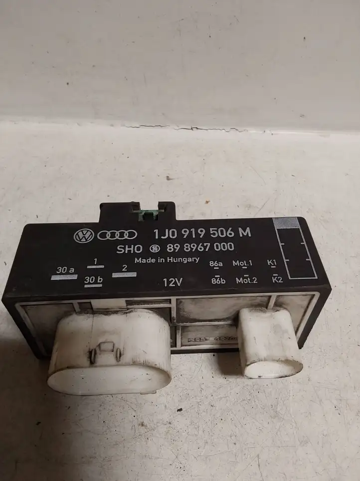 Seat Ibiza III (6L) (2002 - 2008)  898967000 Реле вентилятора охлаждения