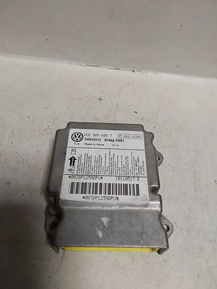 Skoda Octavia Mk2 (1Z) (2004 - 2013)  1K0909605T Блок управления надувных подушек