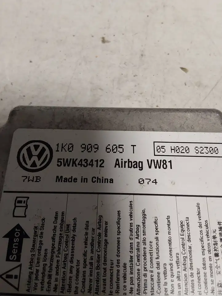 Skoda Octavia Mk2 (1Z) (2004 - 2013)  1K0909605T Блок управления надувных подушек