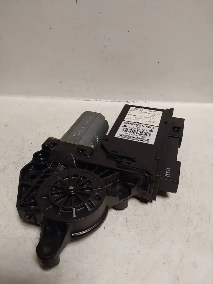 Audi A4 S4 B6 8E 8H (2000 - 2006) 8E0959802A Стеклоподъемник задней двери — фото 1