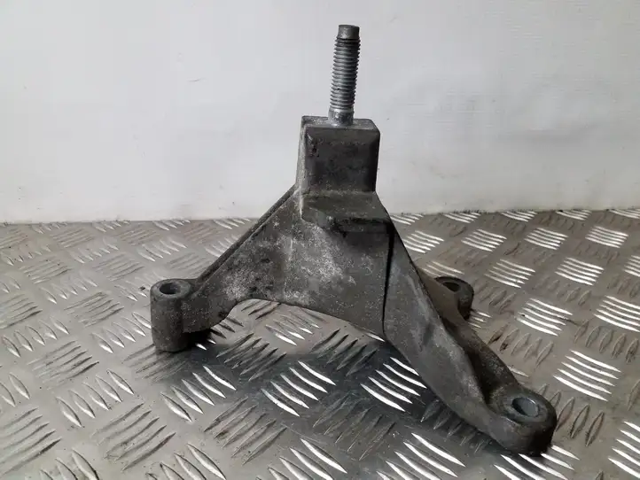 Ford Focus (1998 - 2004) 98AB7M125AF Кронштейн двигателя — фото 1