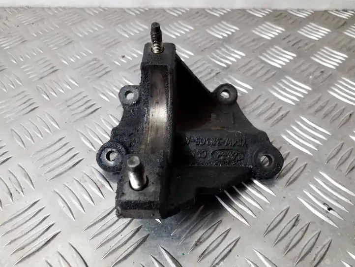 Ford Focus (1998 - 2004) YS4W3K305AC Кронштейн двигателя — фото 1
