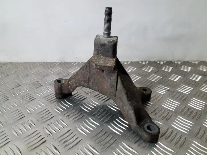 Ford Focus (1998 - 2004) 98AB7M125AF Кронштейн двигателя — фото 1