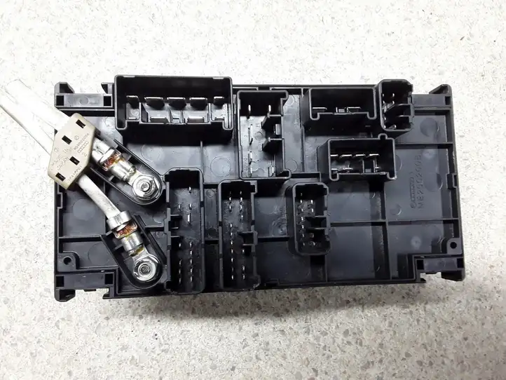 Subaru Outback (2007 - 2009) 82241AG070 Блок предохранителей — фото 1