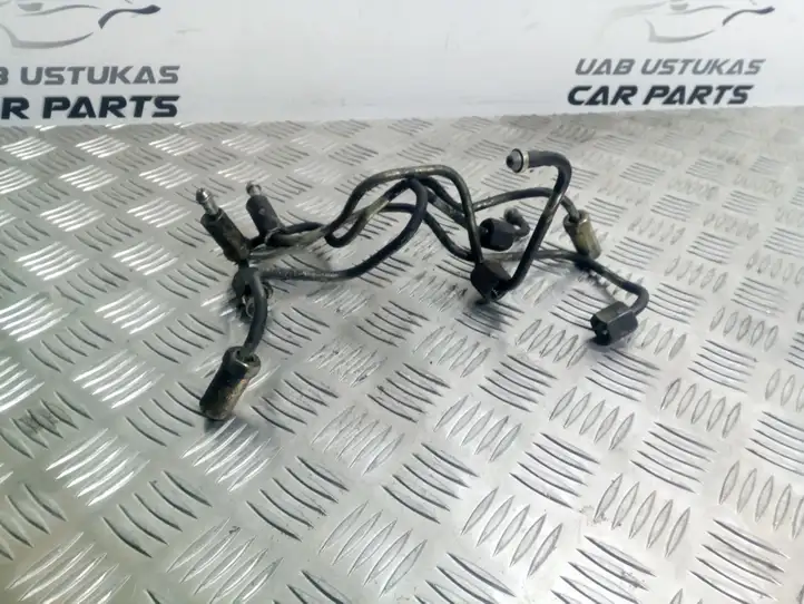 Nissan Almera N16 (2000 - 2010) Трубка подачи топлива в форсунки — фото 1