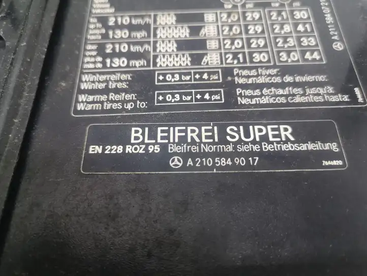 Mercedes-Benz E W211 (2002 - 2009) A2105849017 Крышка топливного бака — фото 3