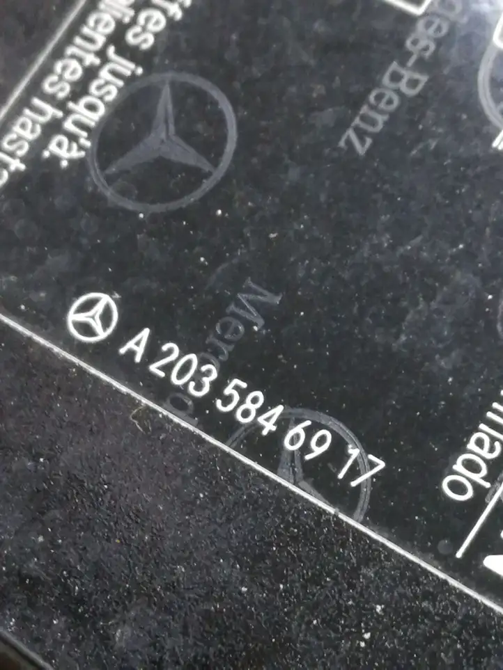 Mercedes-Benz C W203 (2000 - 2007) A2035846917 Крышка топливного бака — фото 3