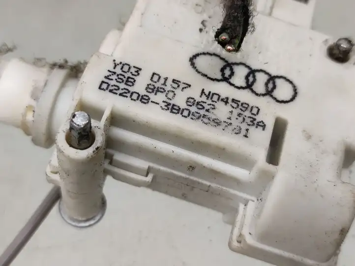 Audi A3/S3 8L (2000 - 2003) 8P0862153A Замок крышки топливного бака — фото 2
