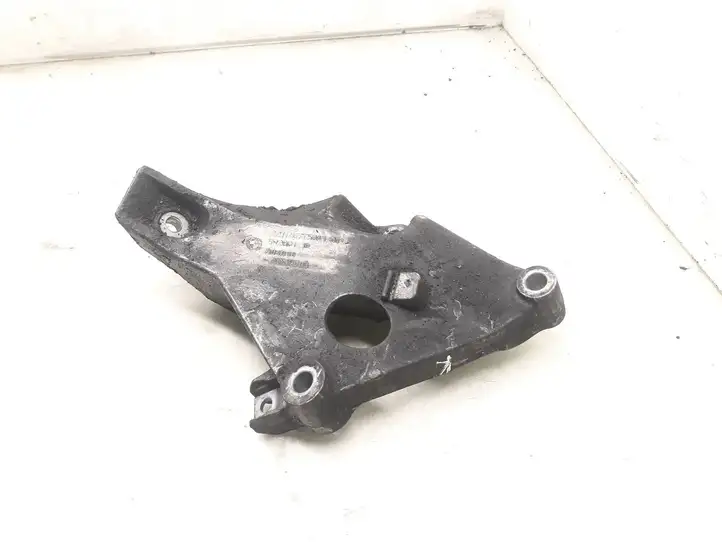 BMW 3 E90 E91 (2005 - 2012) 6775041 Кронштейн двигателя — фото 1