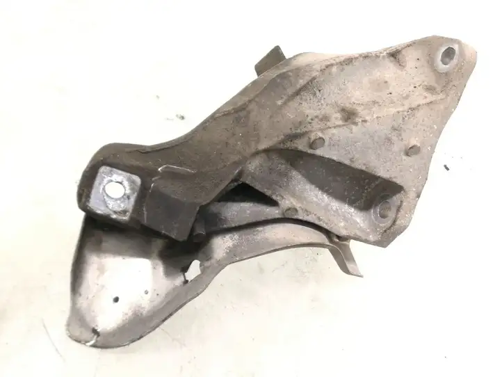 BMW 3 E90 E91 (2005 - 2012) 6764574 Кронштейн двигателя — фото 1