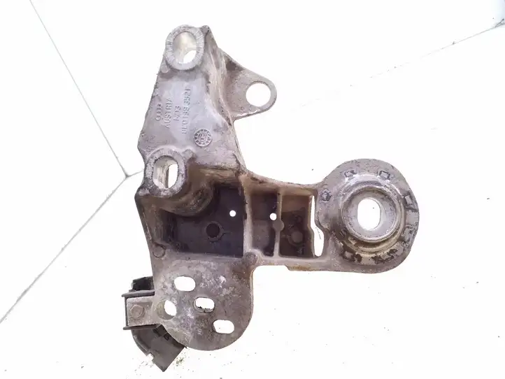 Audi A4 S4 B6 8E 8H (2000 - 2006) 8E0199352F Кронштейн двигателя — фото 1
