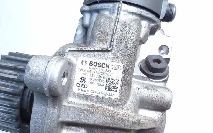Audi A4 S4 B9 (2015 - 2019) 04L130755E Топливный насос — фото 2