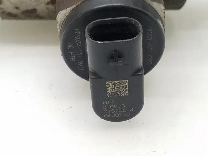Audi A4 S4 B8 8K (2007 - 2011) 06J127025C Топливный насос — фото 6