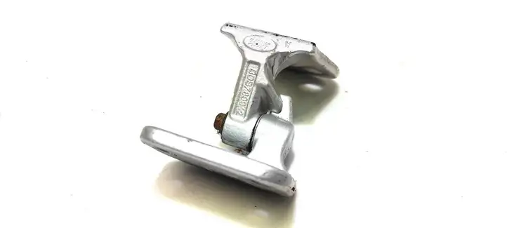 Land Rover Discovery (2004 - 2009)   Верхняя петля задней двери