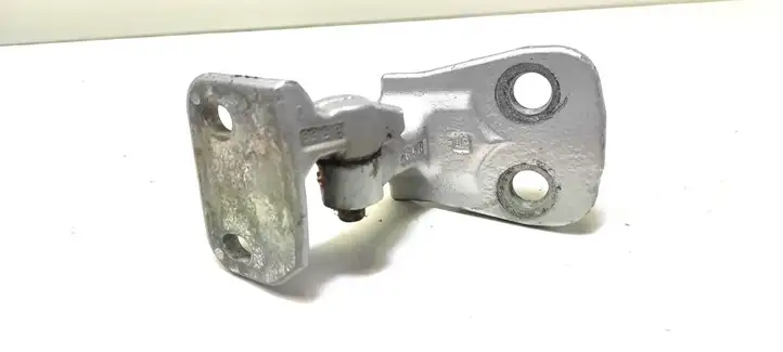 Land Rover Discovery (2004 - 2009)   Верхняя петля задней двери