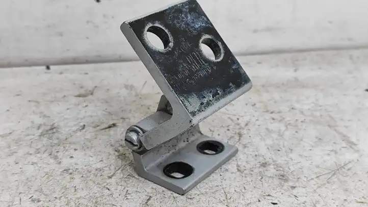 BMW X5 E53 (1999 - 2006)  8265170 Верхняя петля задней двери