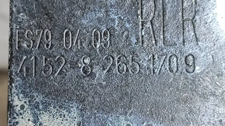 BMW X5 E53 (1999 - 2006)  8265170 Верхняя петля задней двери