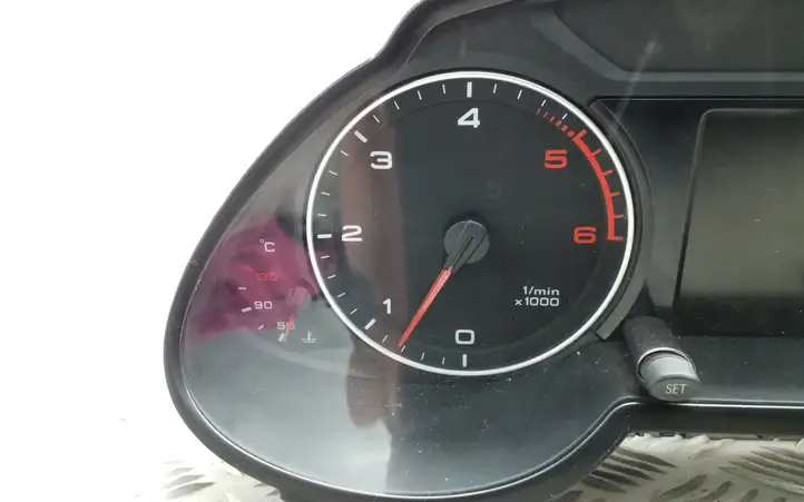 Audi Q5 (2008 - 2012)  8R0920981H Спидометр (приборный щиток)