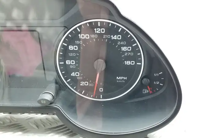 Audi Q5 (2008 - 2012)  8R0920981H Спидометр (приборный щиток)