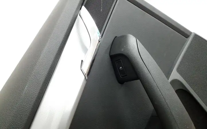 Skoda Octavia Mk3 (5E) (2013 - 2019) 5E5867211 Обшивка задней двери — фото 4