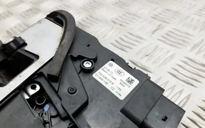 Volkswagen Sharan (2010 - 2015) 7N0839015B Замок раздвижной двери — фото 3
