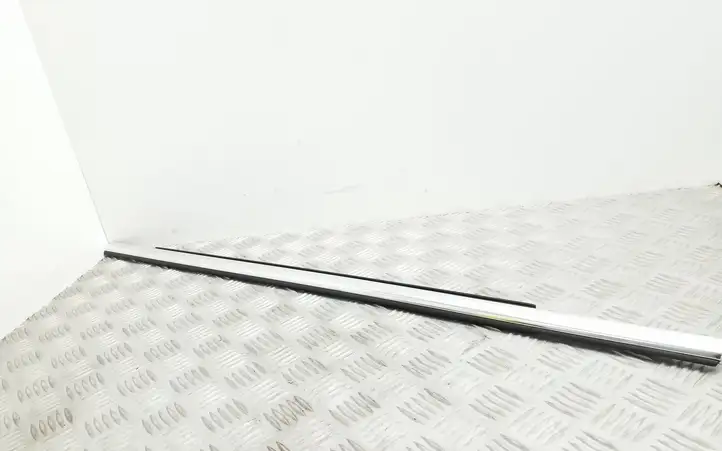 Audi Q5 SQ5 (2008 - 2012) 8R0853764C Накладка стекла задней двери — фото 1