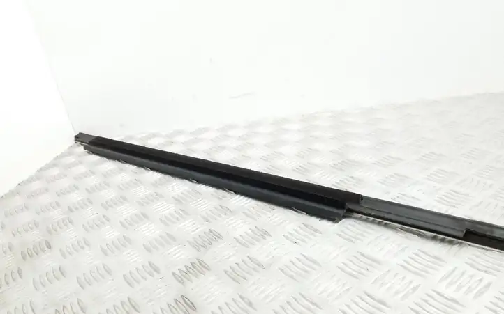 Audi Q5 SQ5 (2008 - 2012) 8R0853764C Накладка стекла задней двери — фото 2