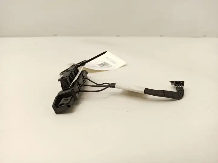 Mercedes-Benz C W204 (2007 - 2014) A2048270248 Усилитель антенны — фото 9